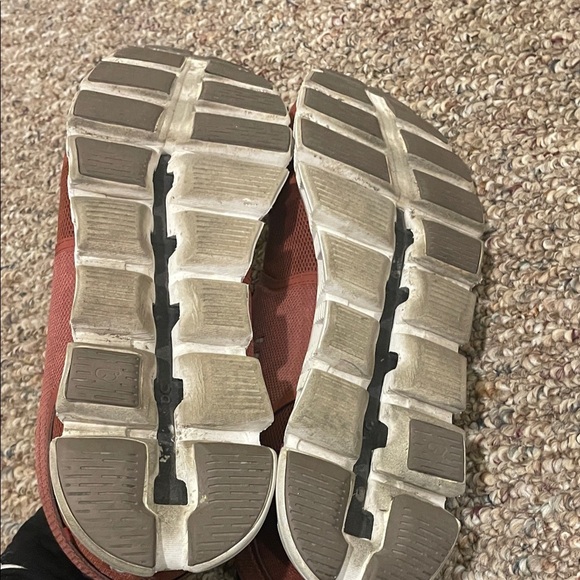 Men’s On Cloud 5 On Running Shoes in Ruby/Rust - Picture 6 of 7